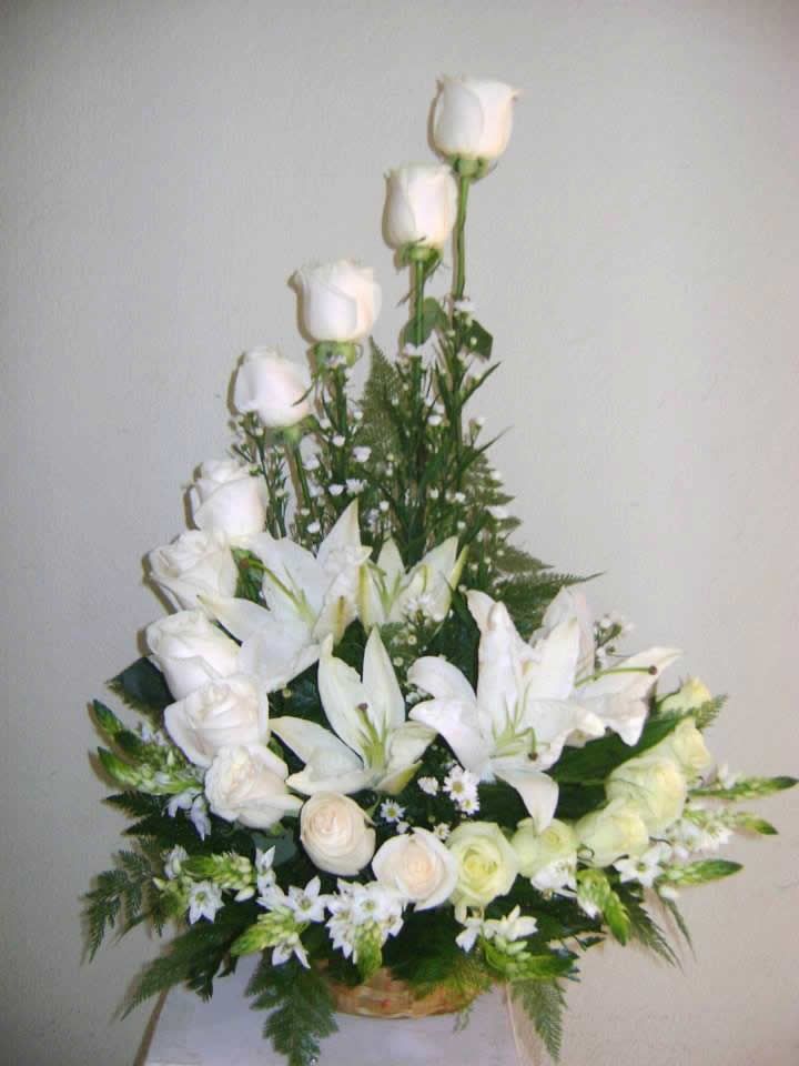 Sinanoba Çiçekçi - beyaz-lilyum-gul-arajmani